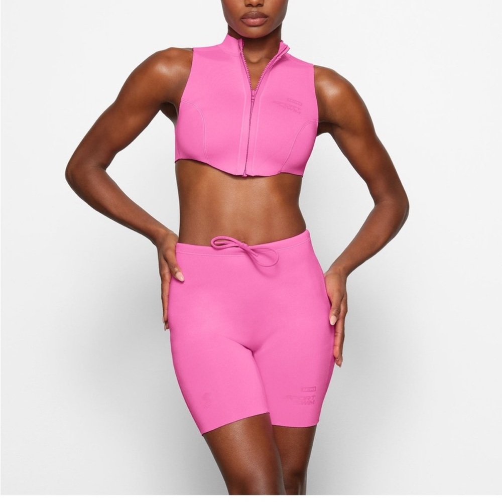 SKIMS SWIM SPORT MID THIGH SHORTS NWT TAFFY 4X